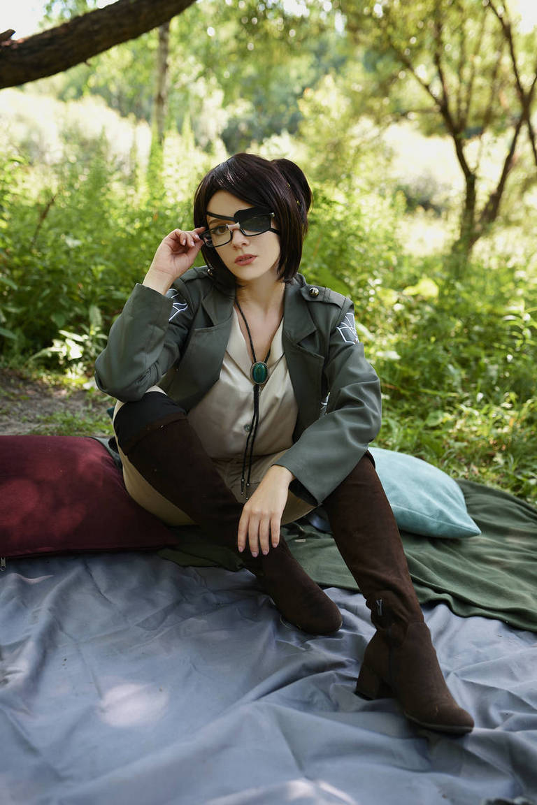Attack on Titan - Hange Zoe Cosplay full length photo
