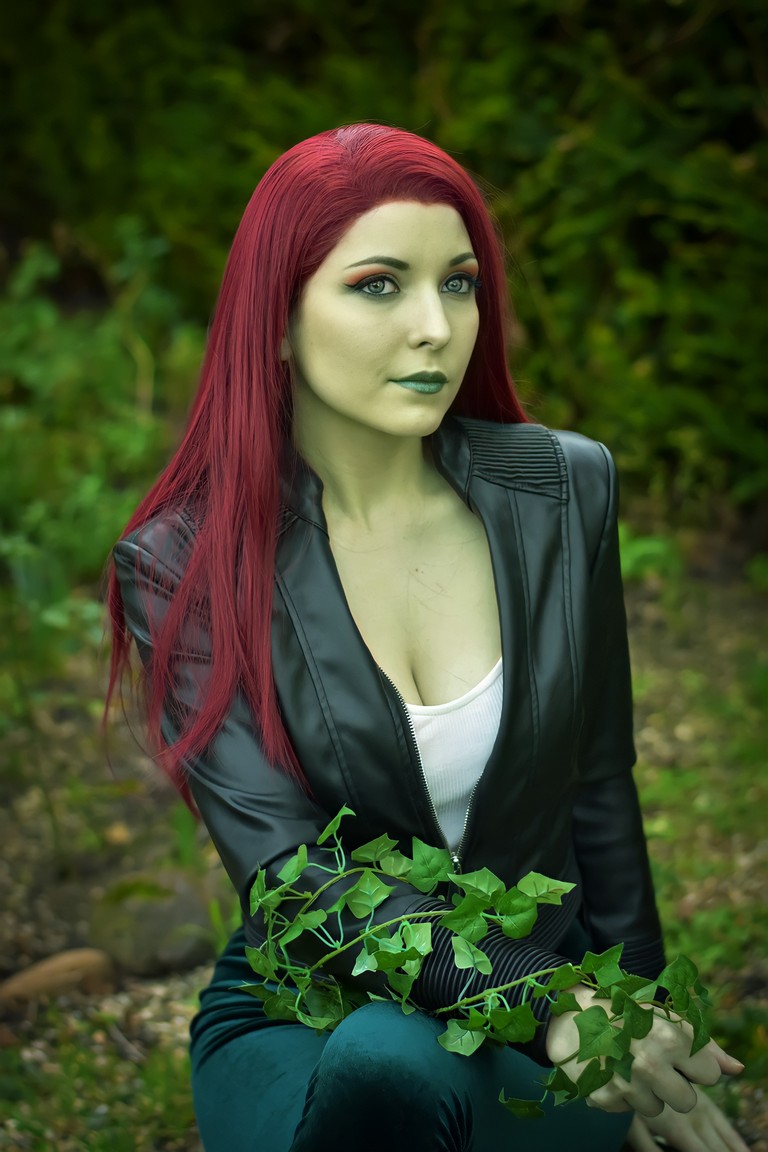Batman - Poison Ivy (Pamela Lillian Isley) Cosplay full body portrait