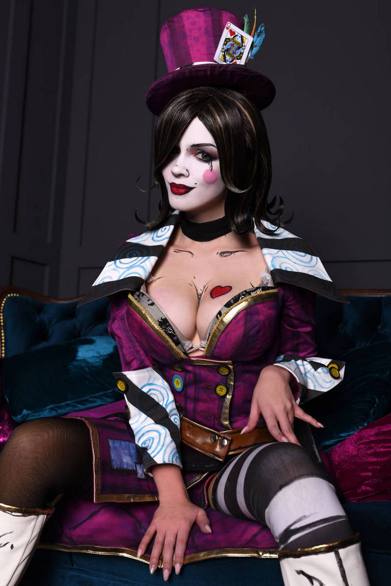 Borderlands 2 - Mad Moxxi Cosplay full body portrait