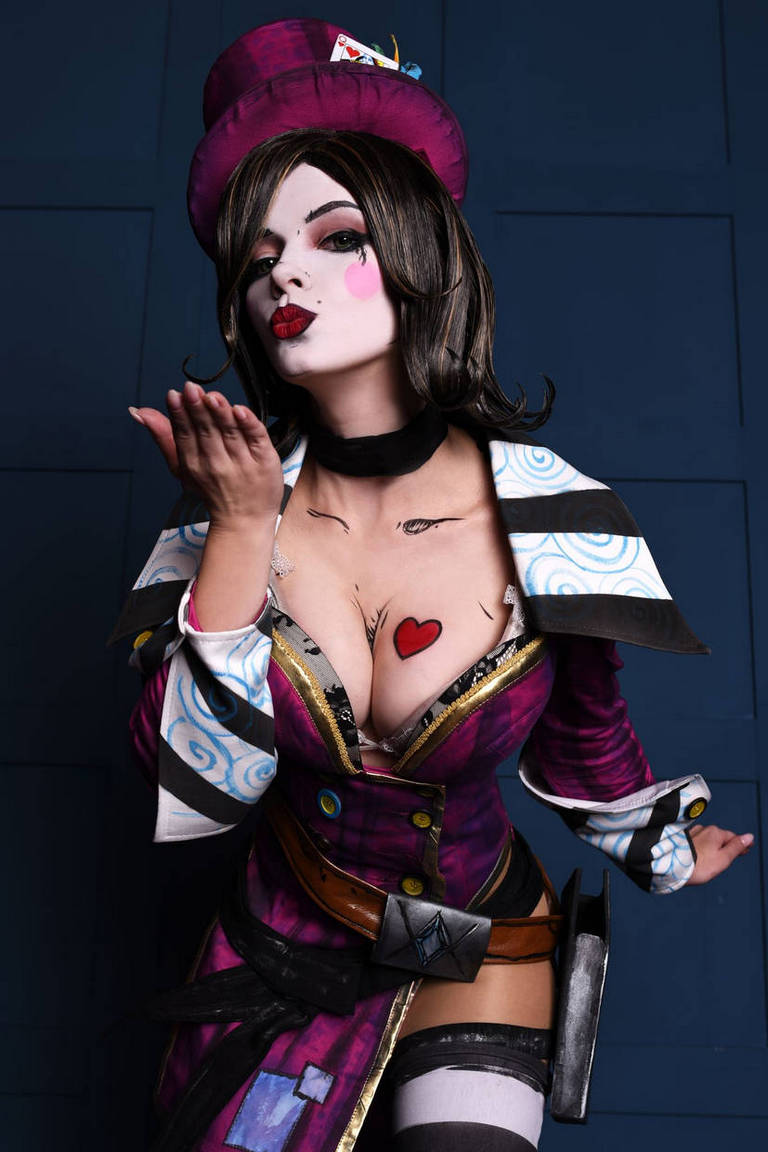 Borderlands 2 - Mad Moxxi Cosplay character costume portrait
