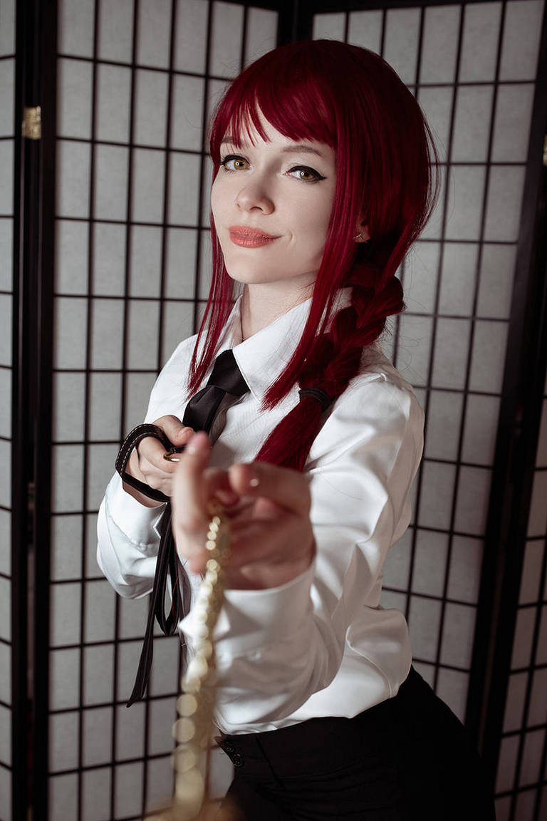 Chainsaw Man - Makima (Control Devil) Cosplay - costume show