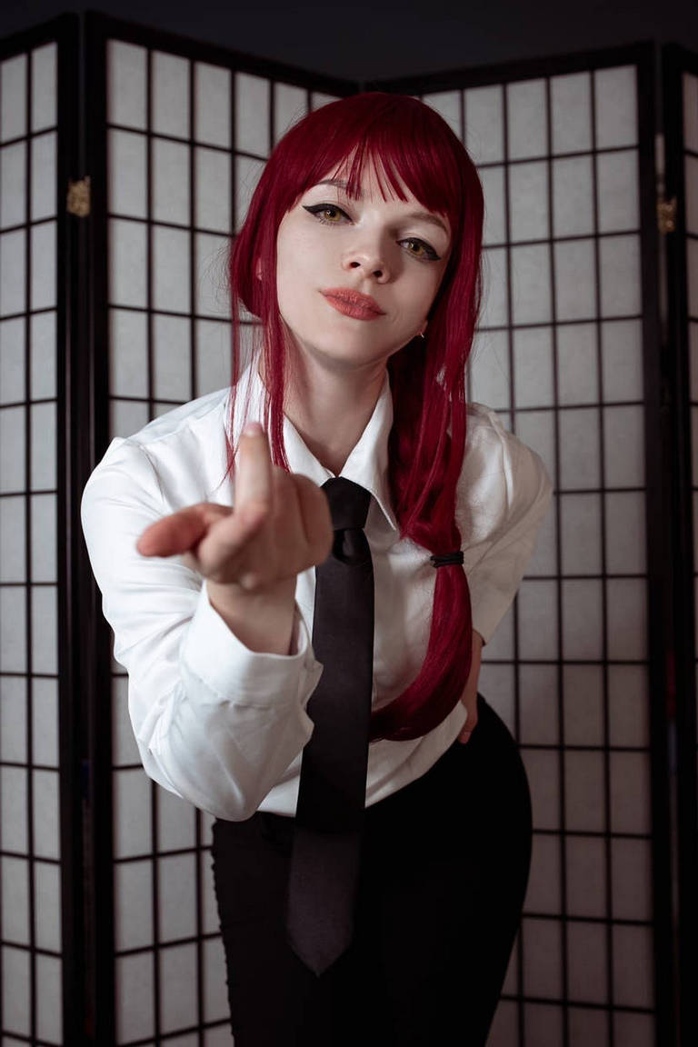 Chainsaw Man - Makima (Control Devil) Cosplay - body photo