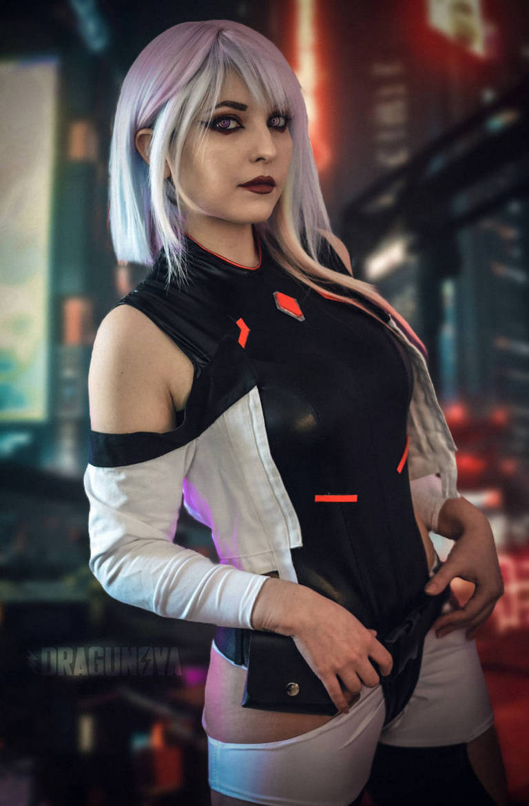 Cyberpunk - Edgerunners - Lucyna Kushinada (Lucy) Cospay full body portrait
