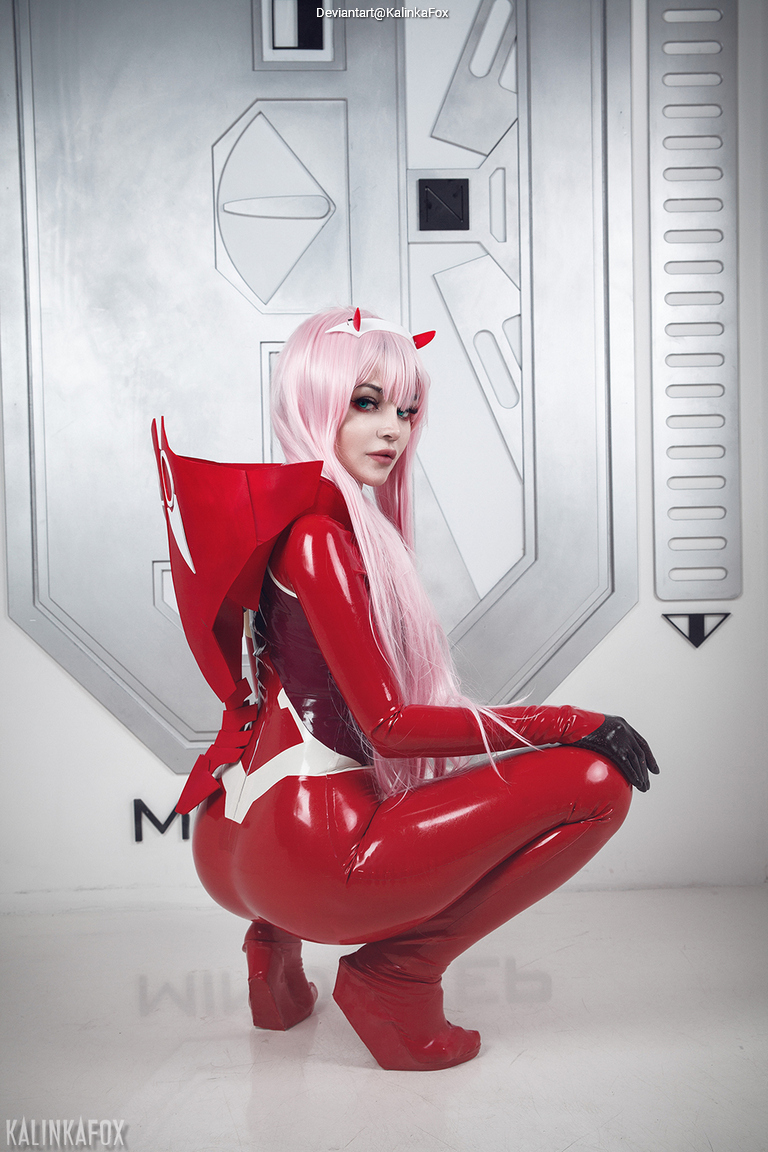 DARLING in the FRANXX - Zero Two (Partner Killer) (Plugsuit) Cosplay full body character photo