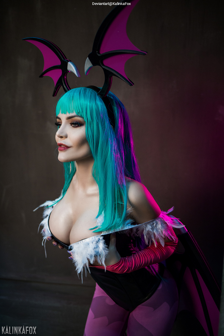 Darkstalkers - Resurrection - Morrigan Aensland Cosplay full body portrait