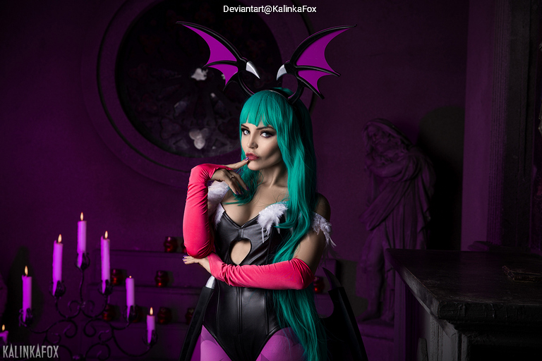 Darkstalkers - Resurrection - Morrigan Aensland Cosplay full length photo