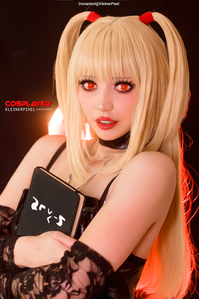 Death Note - Misa Amane (Misa Misa) Cosplay full body portrait
