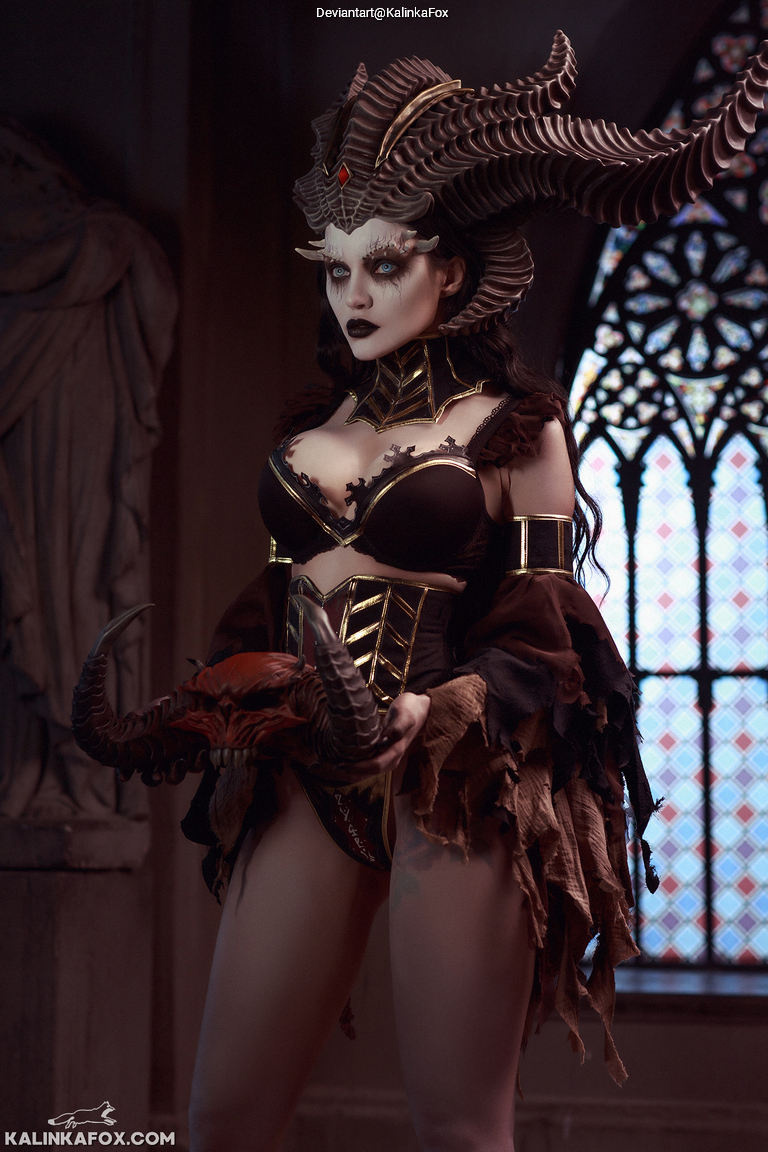 Diablo 4 - Lilith (Daughter of Hatred) (Lingerie) Cosplay full length photo