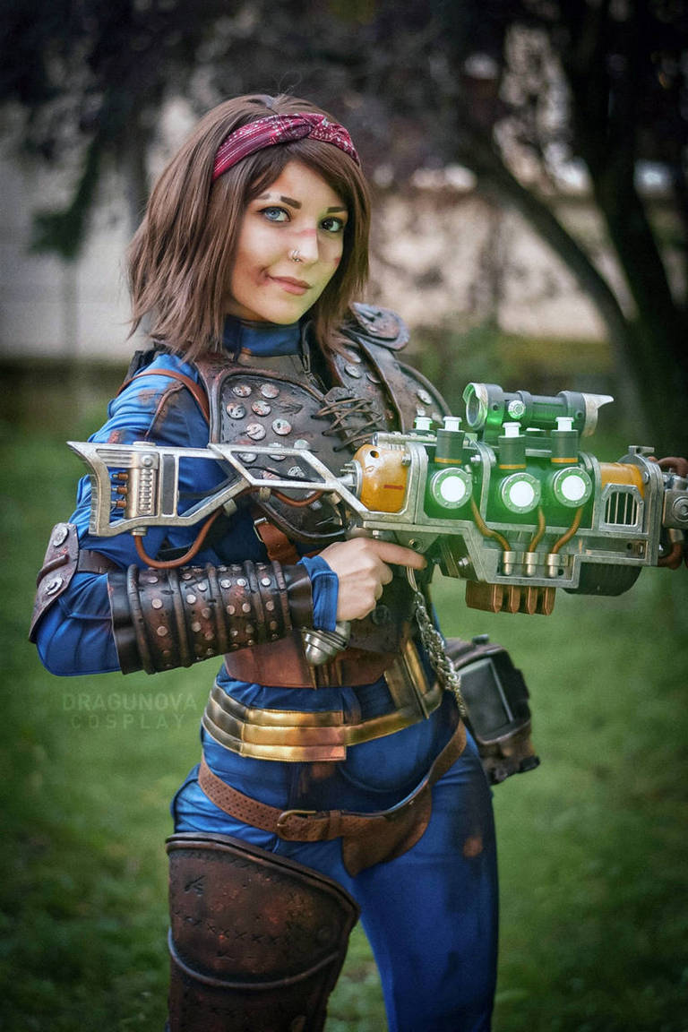 Fallout 76 - Sole Survivor Cosplay full length photo