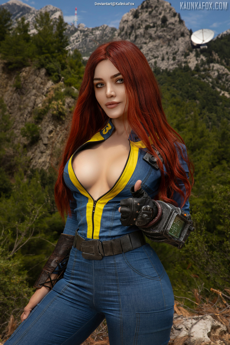Fallout - Vault Dweller (Female) Cosplay full body portrait