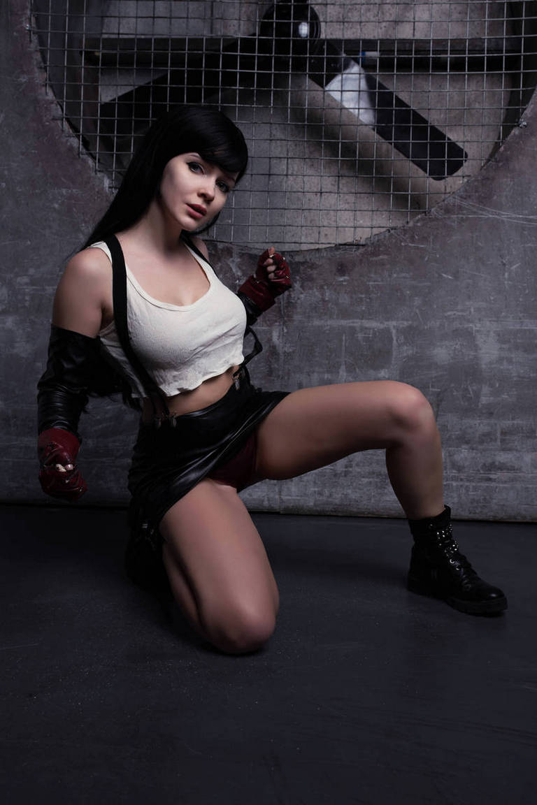 Final Fantasy 7 - Remake - Tifa Lockhart Cosplay full length photo