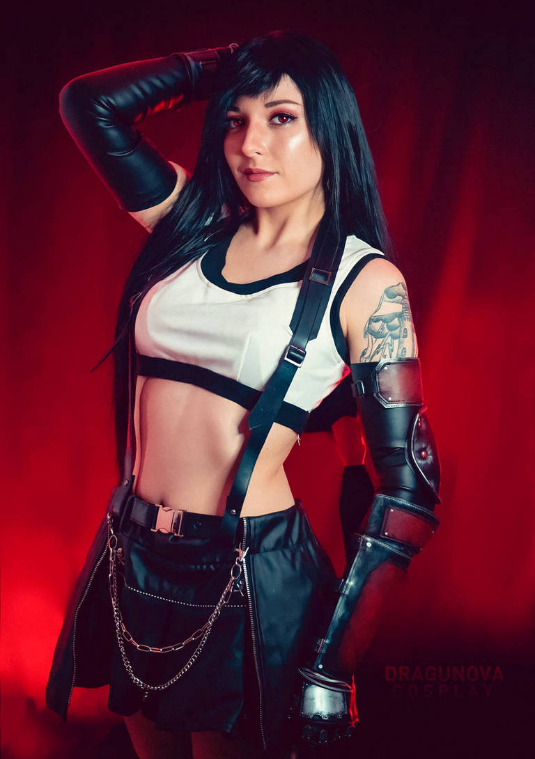 Final Fantasy 7 - Remake - Tifa Lockhart Cosplay full body portrait
