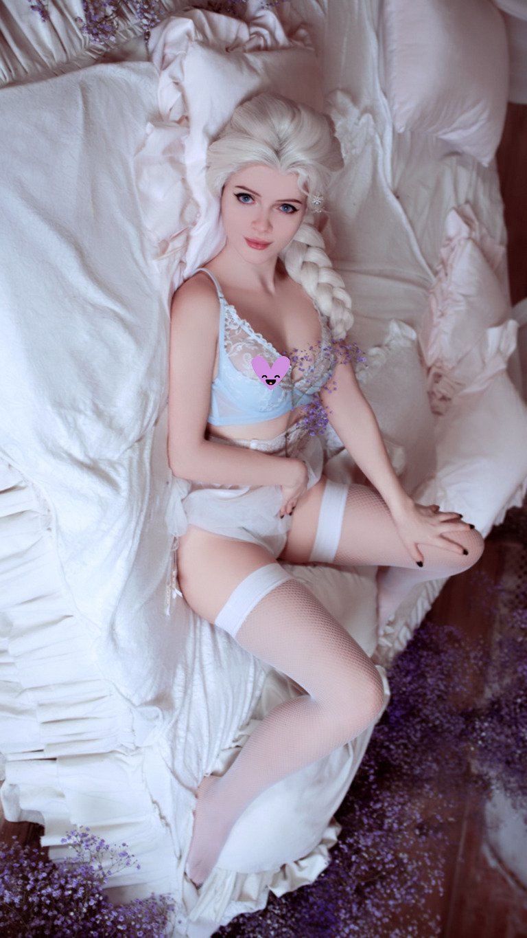Frozen - Elsa (Lingerie) Cosplay full body character photo