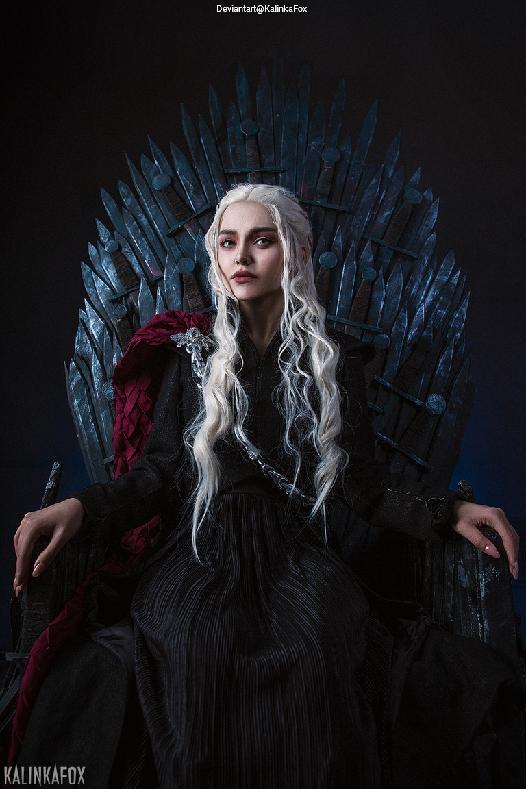 Game of Thrones - Daenerys Targaryen Cosplay full body portrait