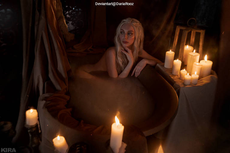 Game of Thrones - Daenerys Targaryen Cosplay full body portrait photography