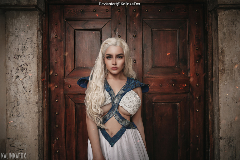 Game of Thrones - Daenerys Targaryen Cosplay character costume portrait
