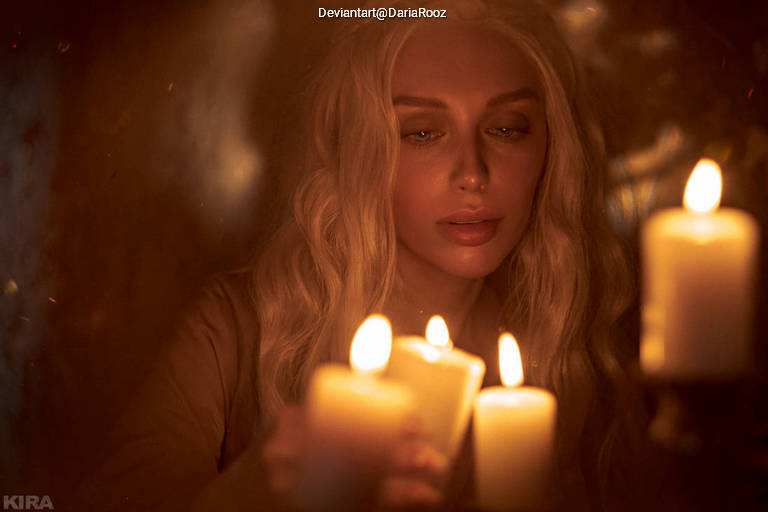Game of Thrones - Daenerys Targaryen Cosplay full length photo
