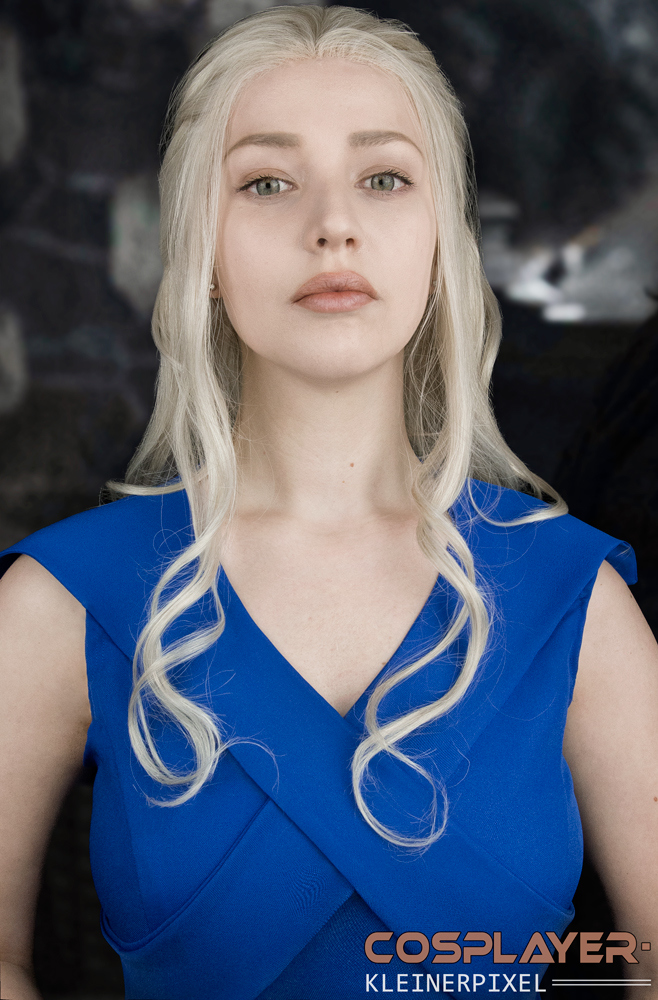 Game of Thrones - Daenerys Targaryen Cosplay full body portrait