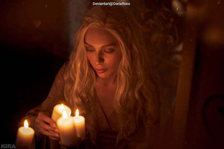 Game of Thrones - Daenerys Targaryen Cosplay full body portrait