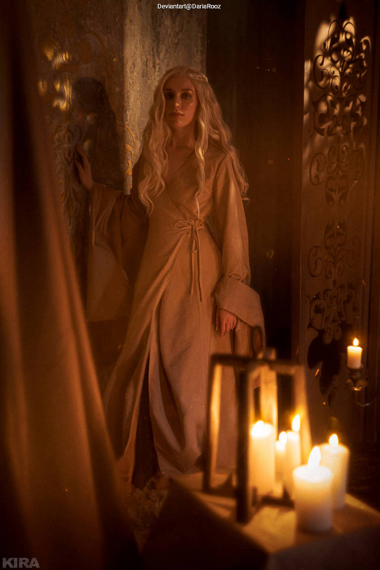 Game of Thrones - Daenerys Targaryen Cosplay costume showcase portrait