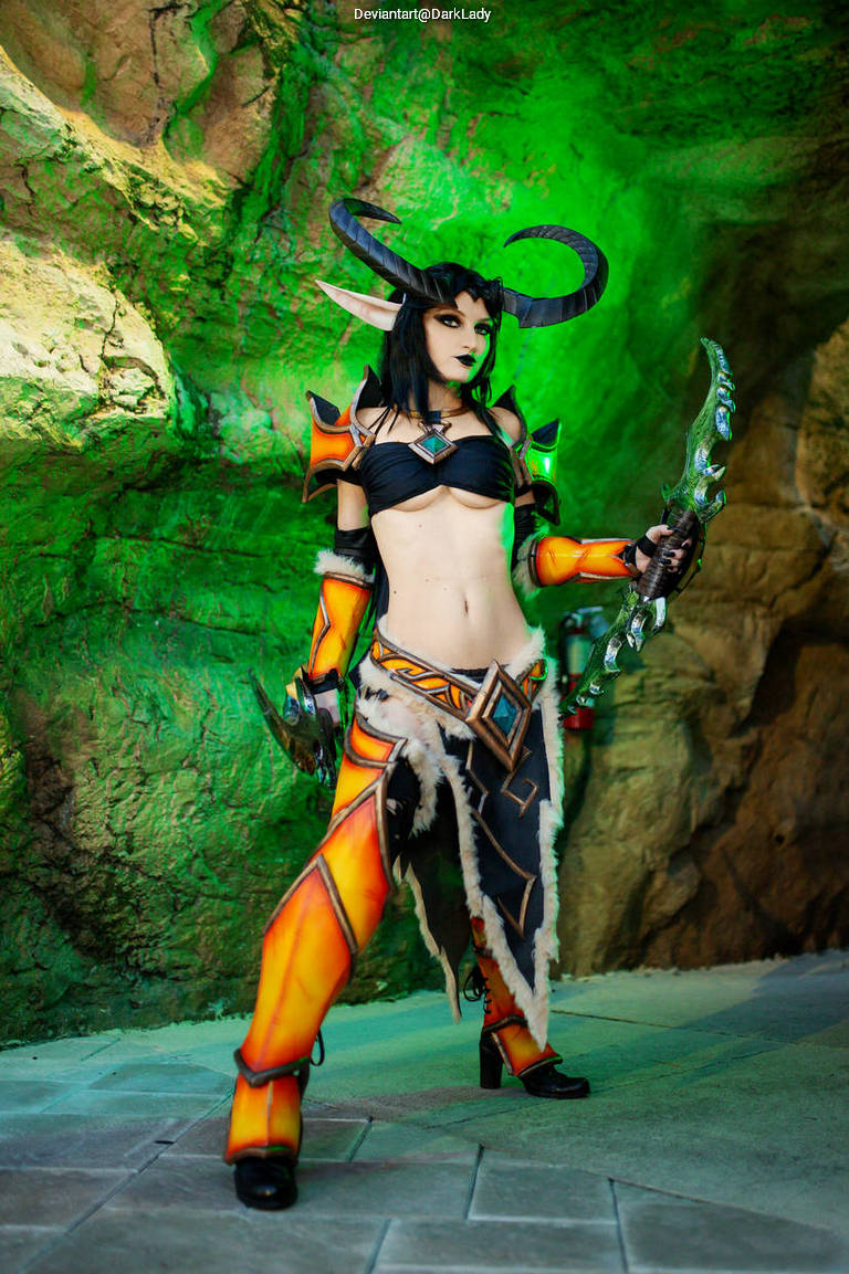 Heroes of the Storm - Valeera Sanguinar (Demon Hunter) Cosplay character costume portrait