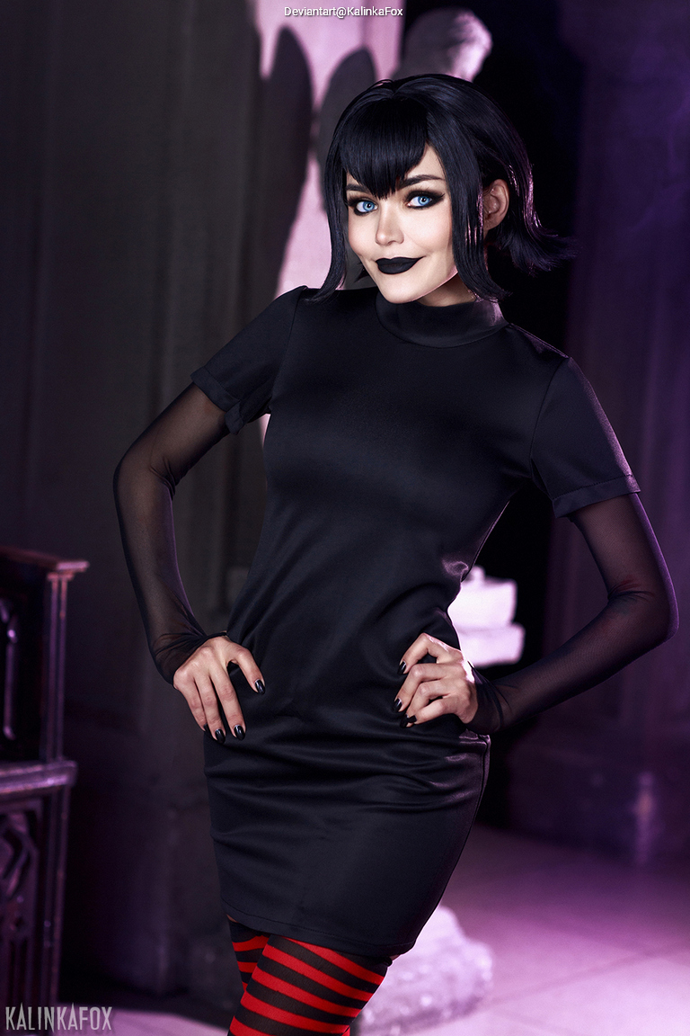 Hotel Transylvania - Mavis Dracula-Loughran Cosplay full length photo