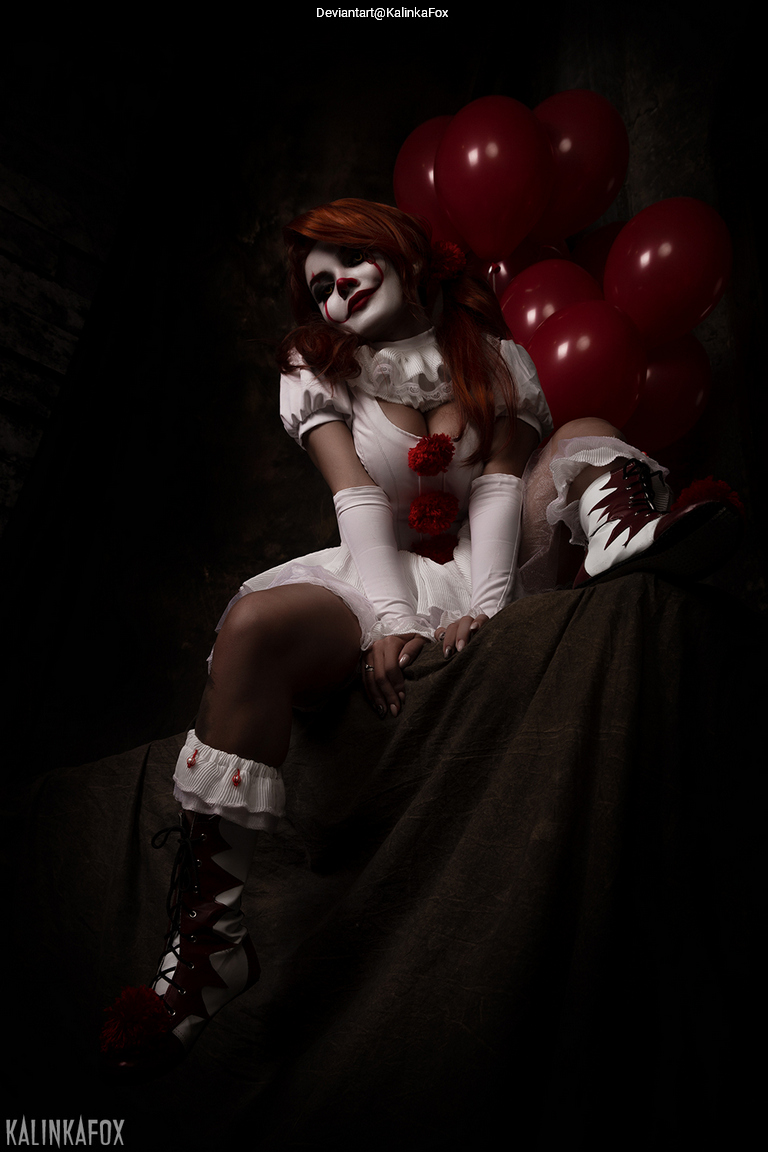 It - Pennywise the Dancing Clown (Female)  Cosplay full body portrait