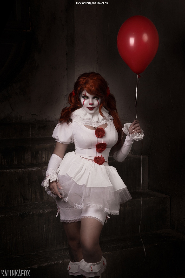It - Pennywise the Dancing Clown (Female)  Cosplay full length photo