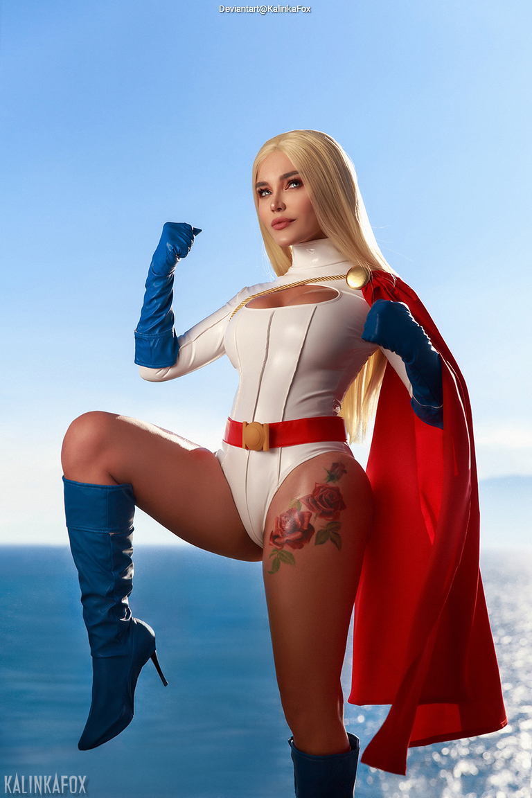 Justice Society of America (Vol 3) #9 (The New 52) - Kara Zor-L (Power Girl) (Karen Starr) Cospay full body character photo