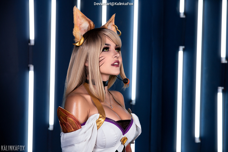 League of Legends - Ahri (The Nine-Tailed Fox) (KDA) Cosplay full body character photo