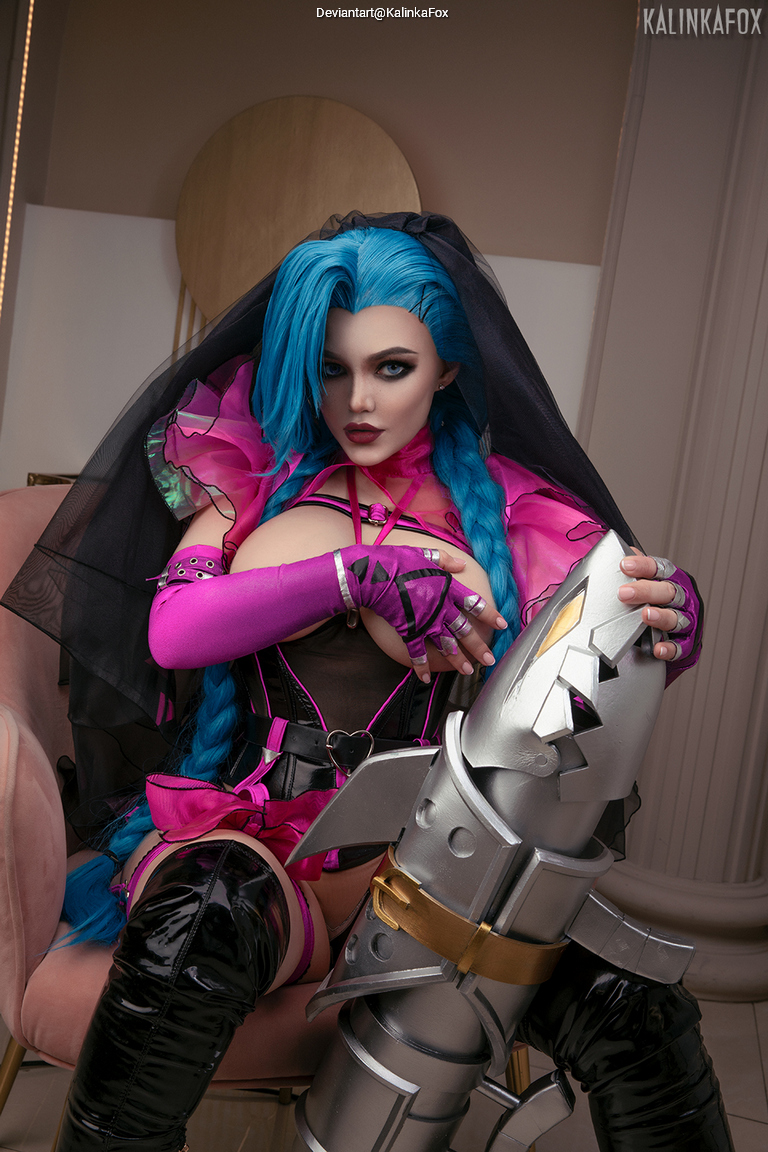 League of Legends - Jinx (The Loose Cannon) (Lingerie) Cosplay costume showcase portrait