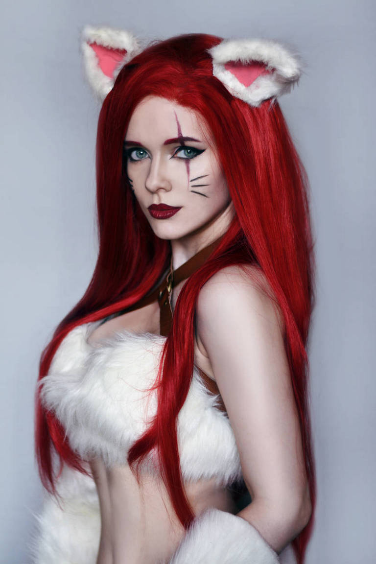 League of Legends - Katarina Du Couteau (Dereen) (Kitty Cat) Cosplay full body portrait
