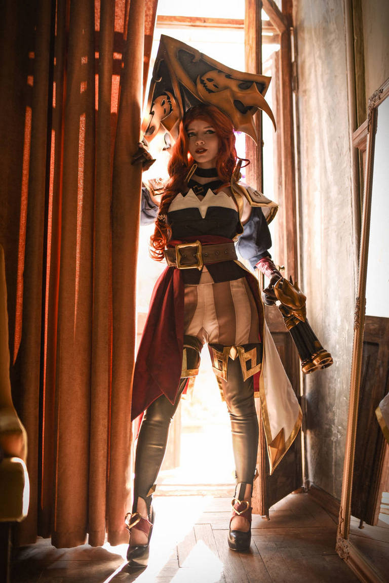 League of Legends - Miss Fortune (Waterloo) Cosplay full body portrait