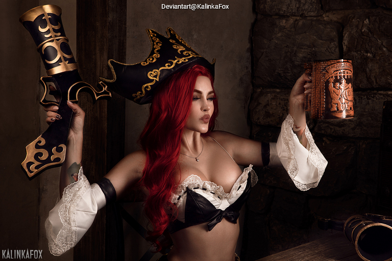 League of Legends - Miss Fortune (Waterloo) Cosplay full body portrait