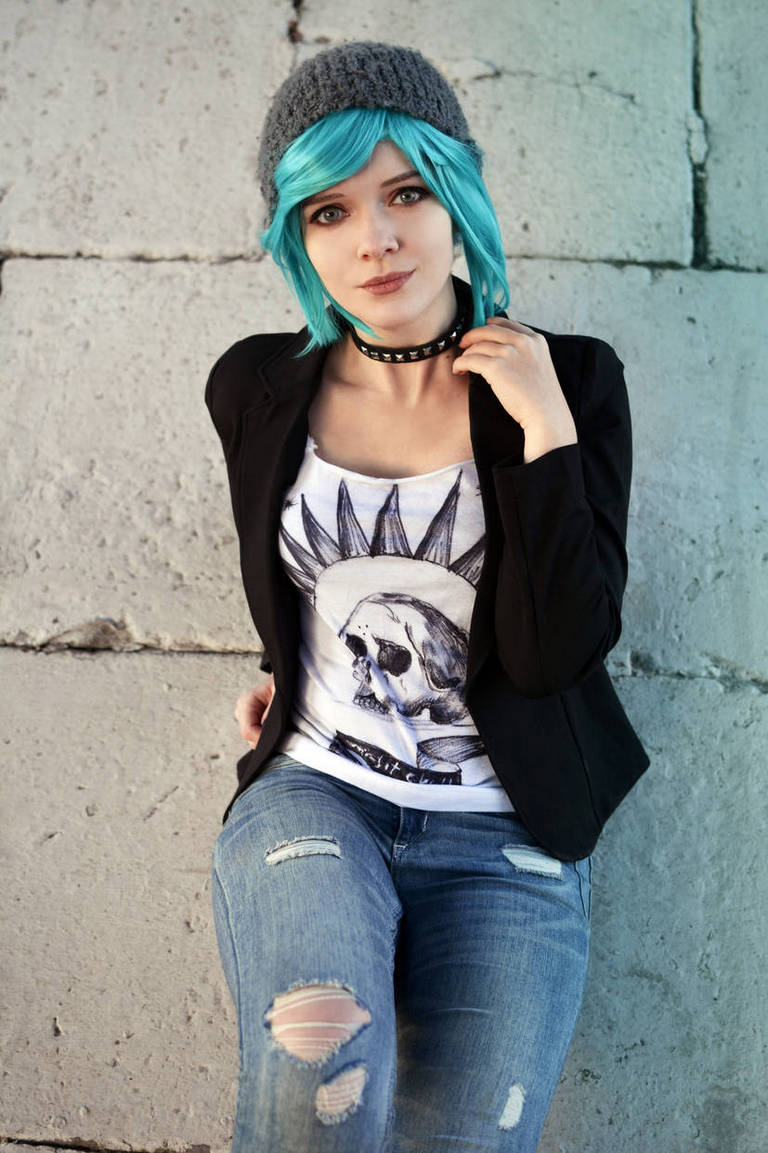 Life Is Strange - Before the Storm - Chloe Elizabeth Price (Captain Bluebeard) Cosplay character costume portrait