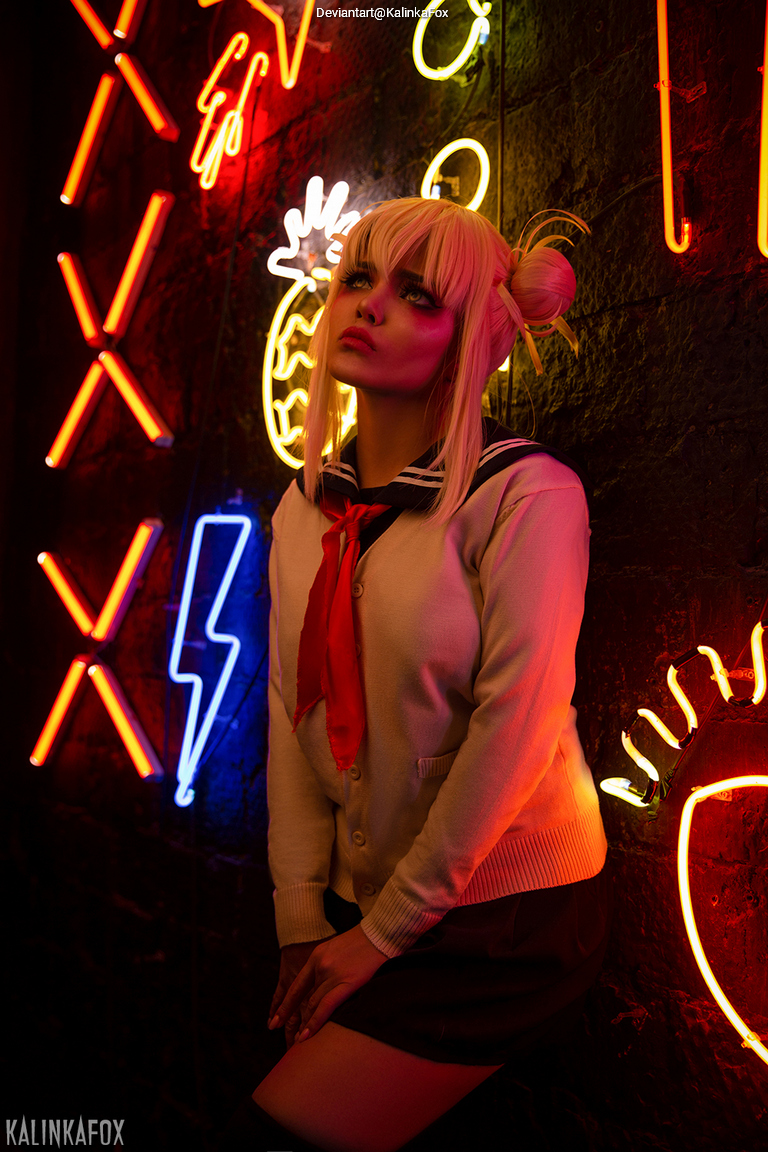My Hero Academia - Himiko Toga (Yakuza Toga) Cosplay full length photo