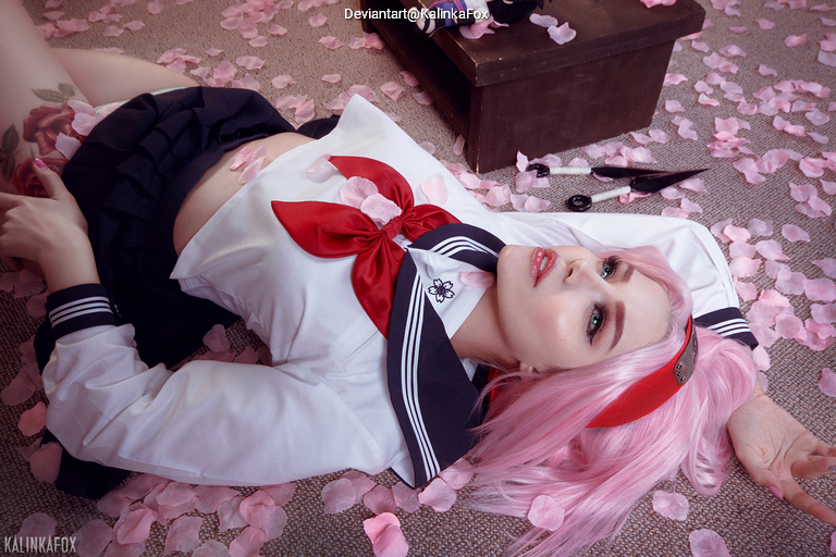 Naruto Shippuden - Sakura Haruno Cosplay full length photo