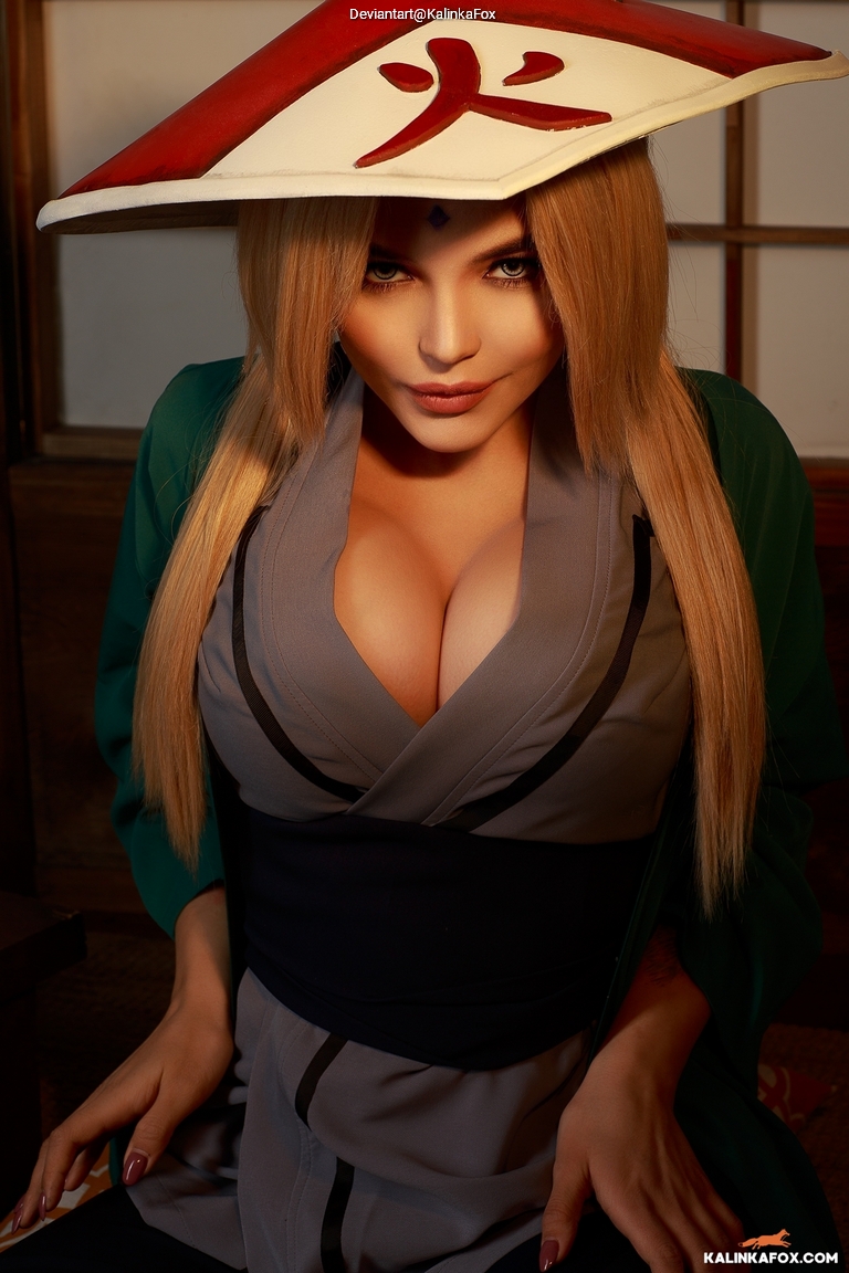 Naruto - Tsunade Senju (The Legendary Sucker) (Fifth Hokage) Cosplay character costume portrait