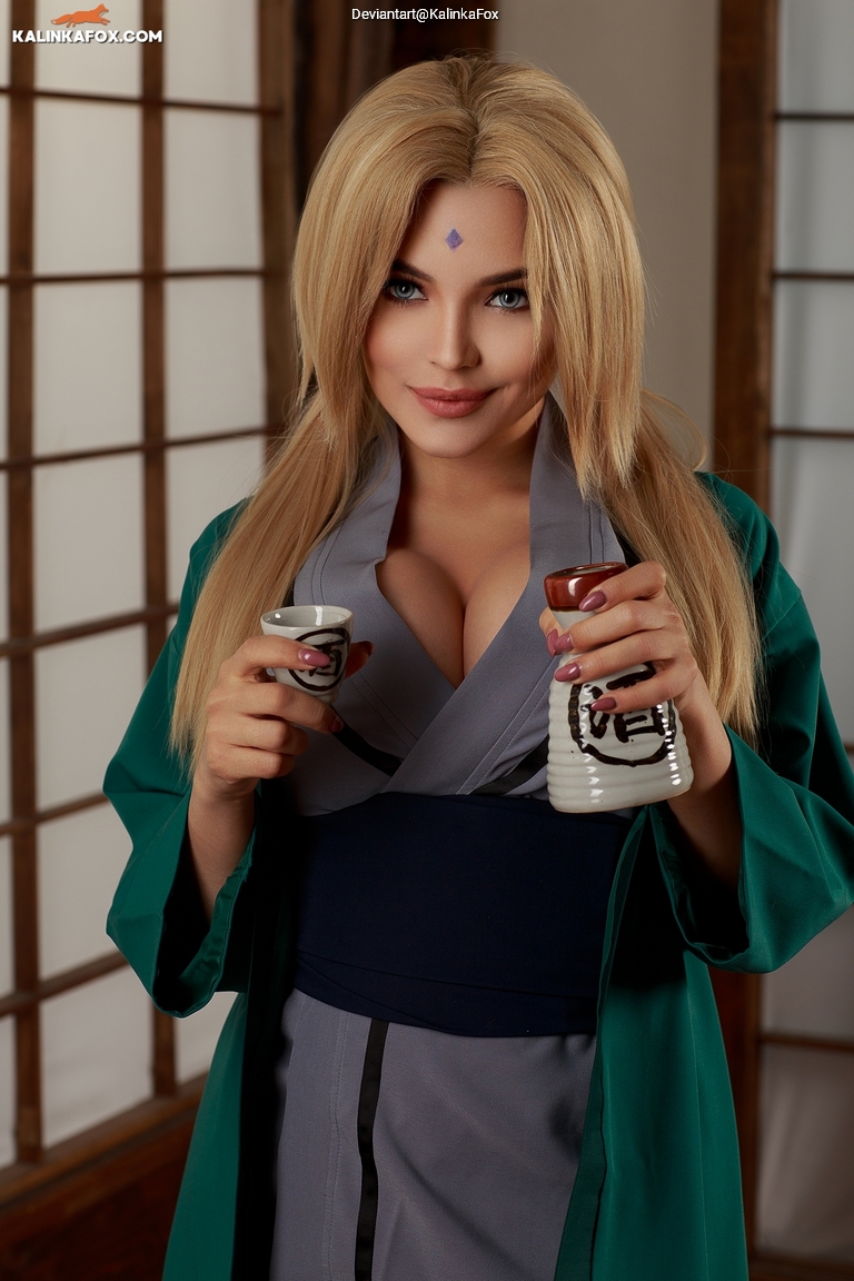 Naruto - Tsunade Senju (The Legendary Sucker) (Fifth Hokage) Cosplay full body character photo