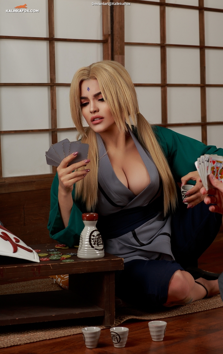 Naruto - Tsunade Senju (The Legendary Sucker) (Fifth Hokage) Cosplay full length photo