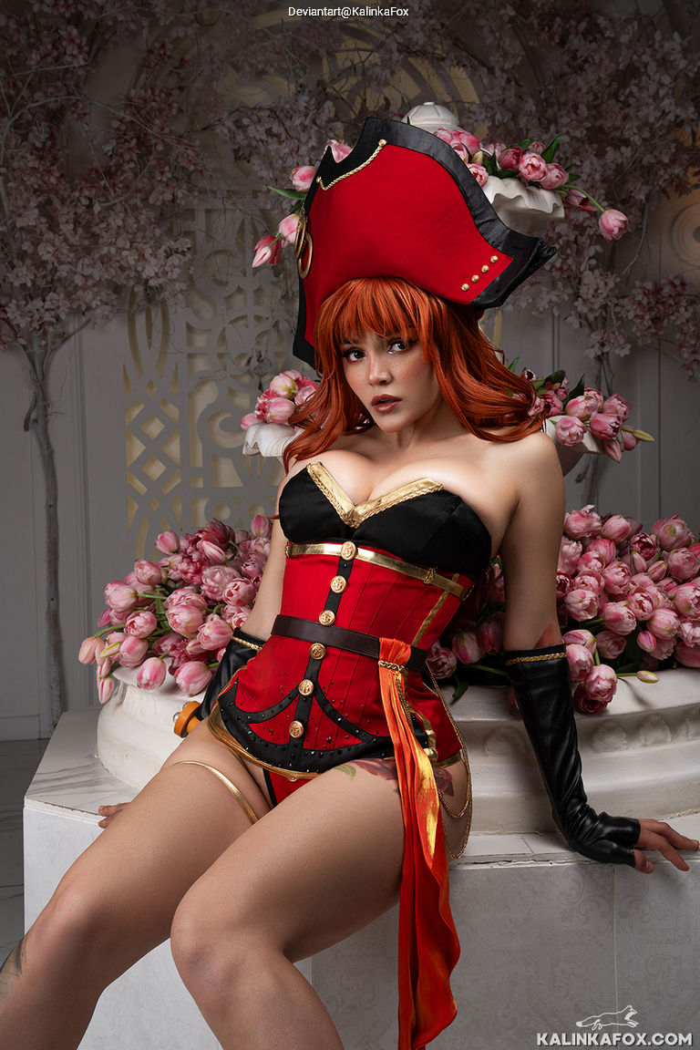 One Piece - Nami (Cat Burglar) (Pirate) Cosplay character costume portrait