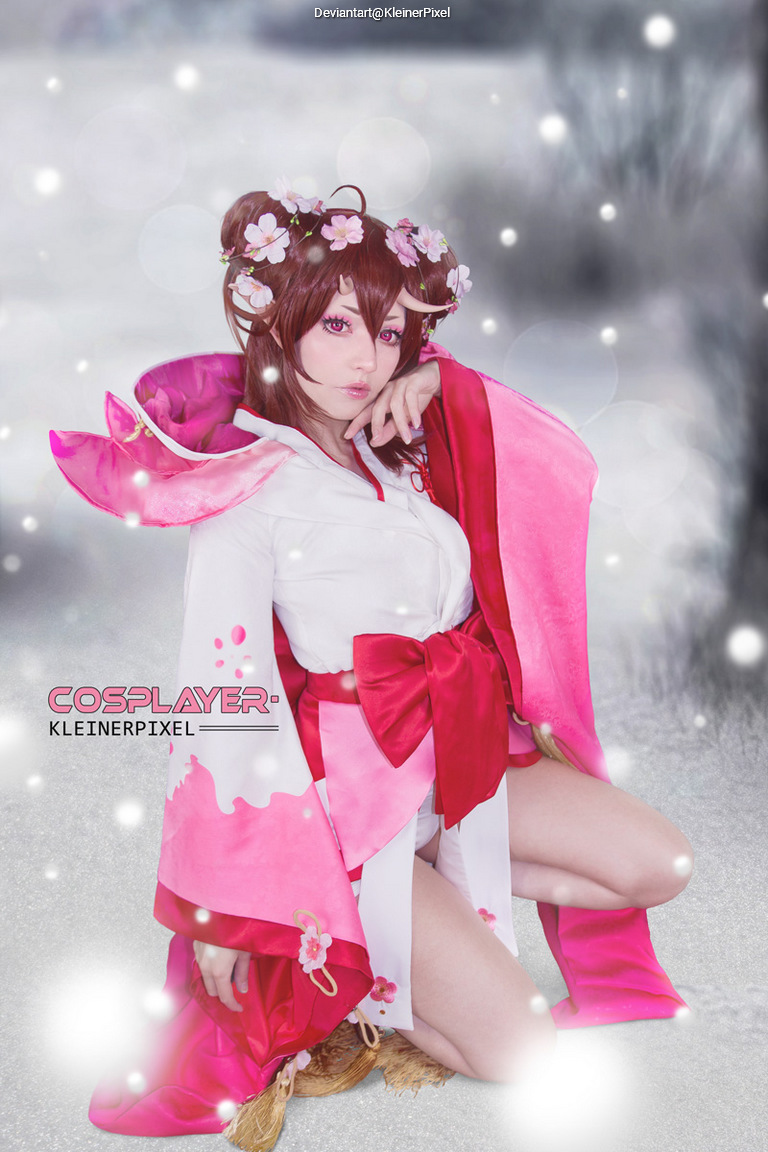 Onmyoji - Momo no Sei Cosplay full length photo
