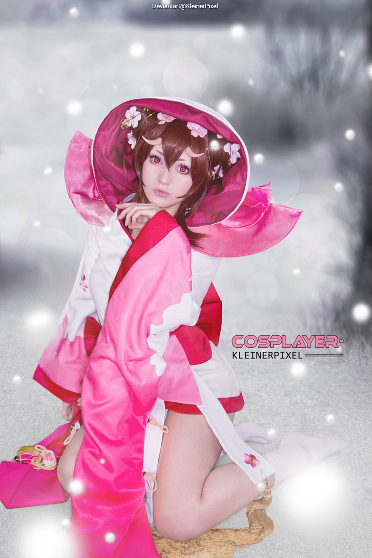 Onmyoji - Momo no Sei Cosplay full body portrait