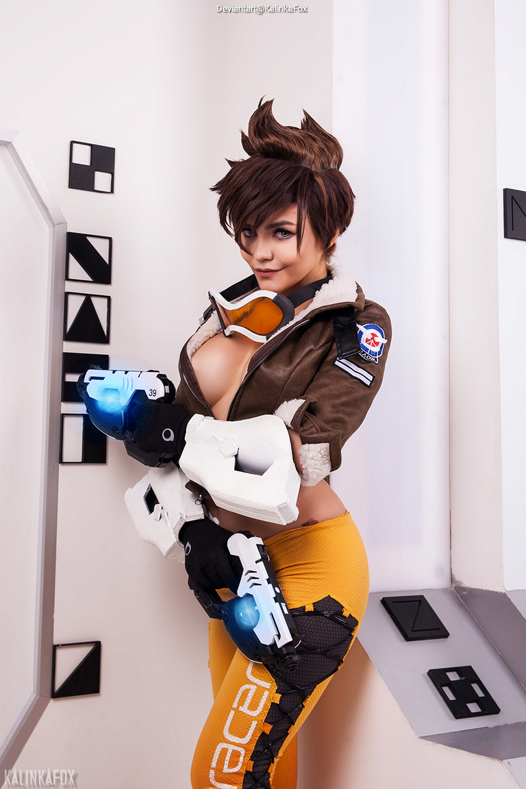 Overwatch - Tracer (Lena Oxton) (Casual) Cosplay full length photo
