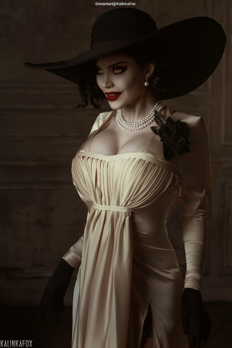 Resident Evil Village - Alcina Dimitrescu Cosplay character costume portrait