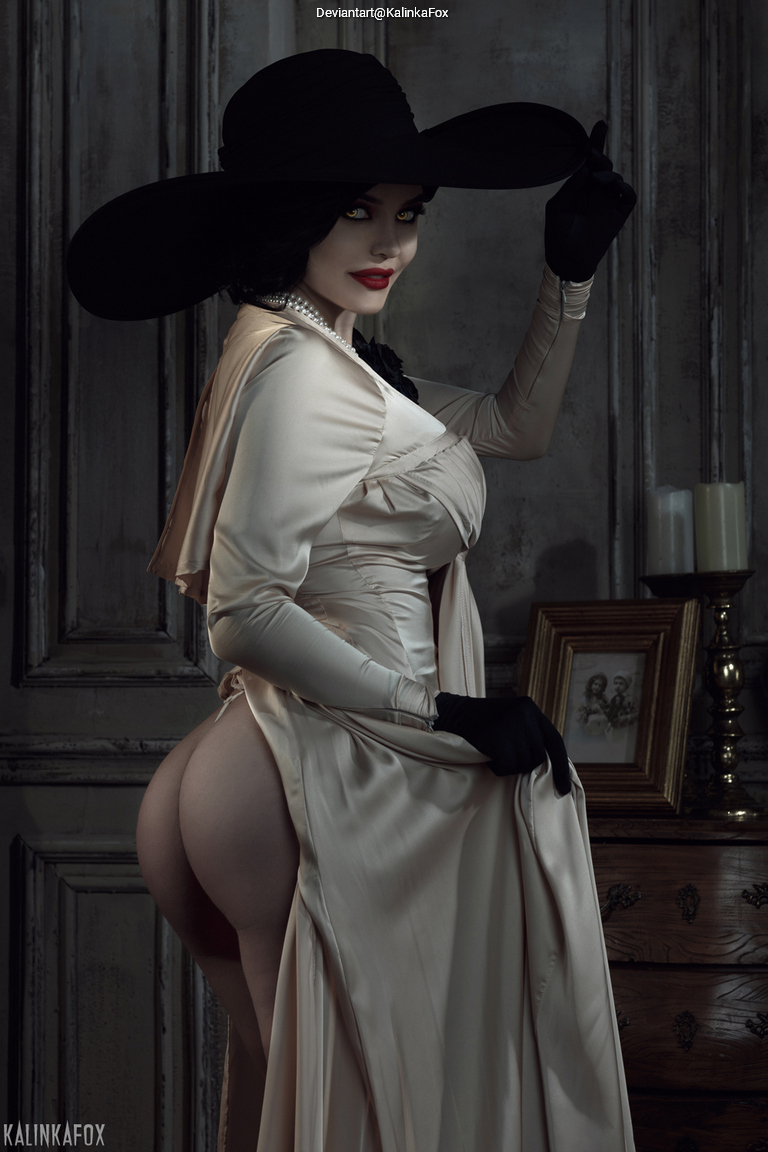 Resident Evil Village - Alcina Dimitrescu Cosplay full body portrait