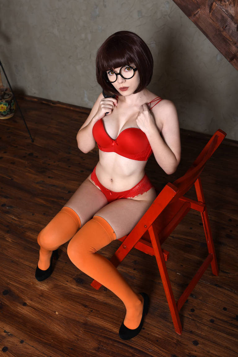 Scooby-Doo - Velma Dinkley (Lingerie) Cosplay full body portrait
