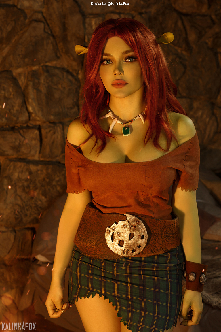 Shrek - Fiona (The Princess) Cosplay full body portrait