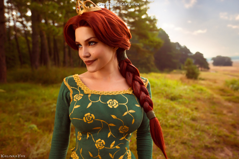 Shrek - Fiona (The Princess) Cosplay - character costume portrait