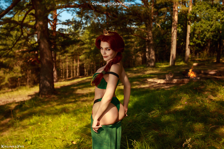 Shrek - Fiona (The Princess) (Lingerie) Cosplay full length photo